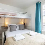 Best Deal! Modern Studio In Vibrant Area Only 5 Minutes By Walk To Metro - Central Location