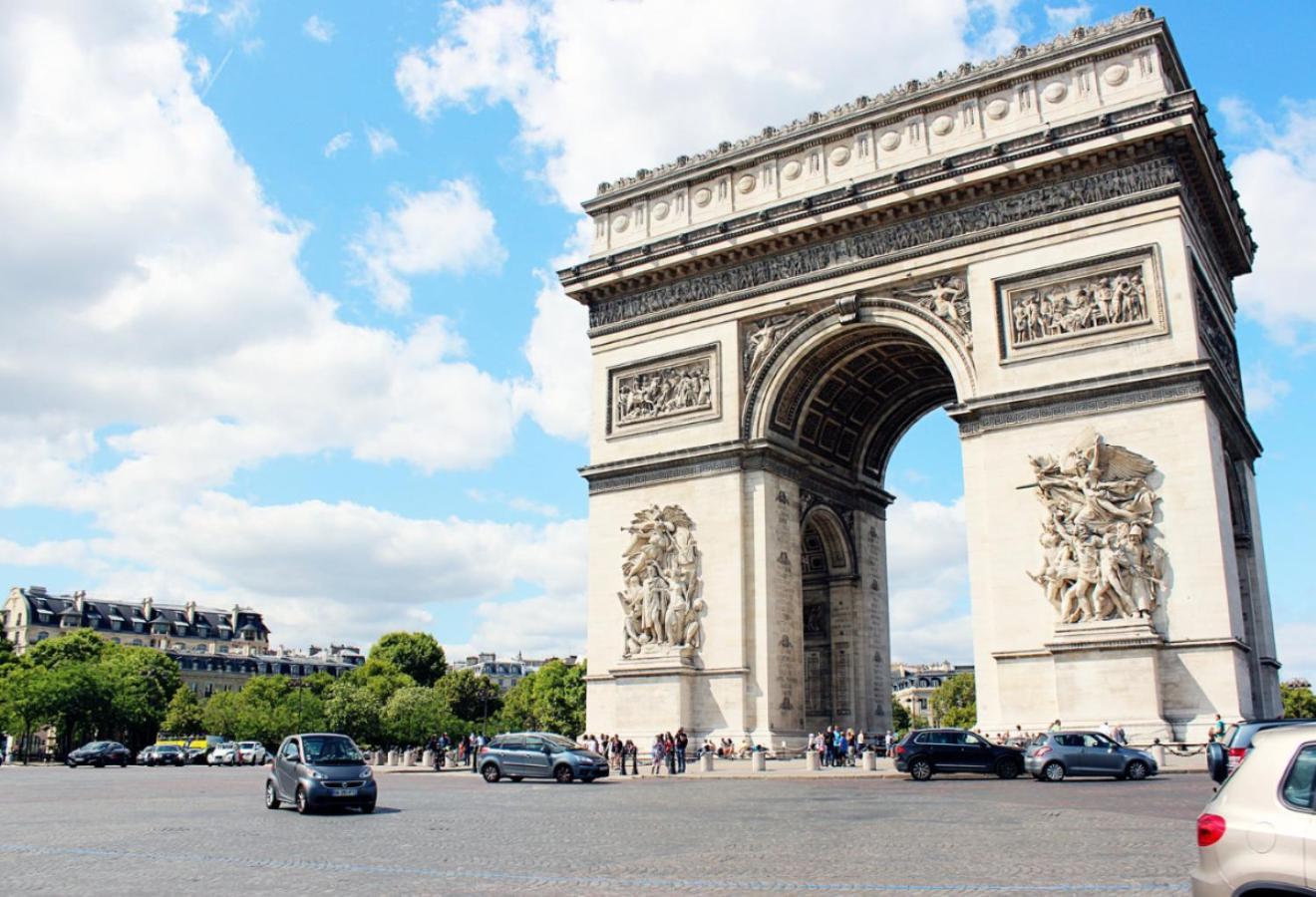 Deal! Modern In Vibrant Area Only 5 Minutes By Walk To Metro - Location Parijs