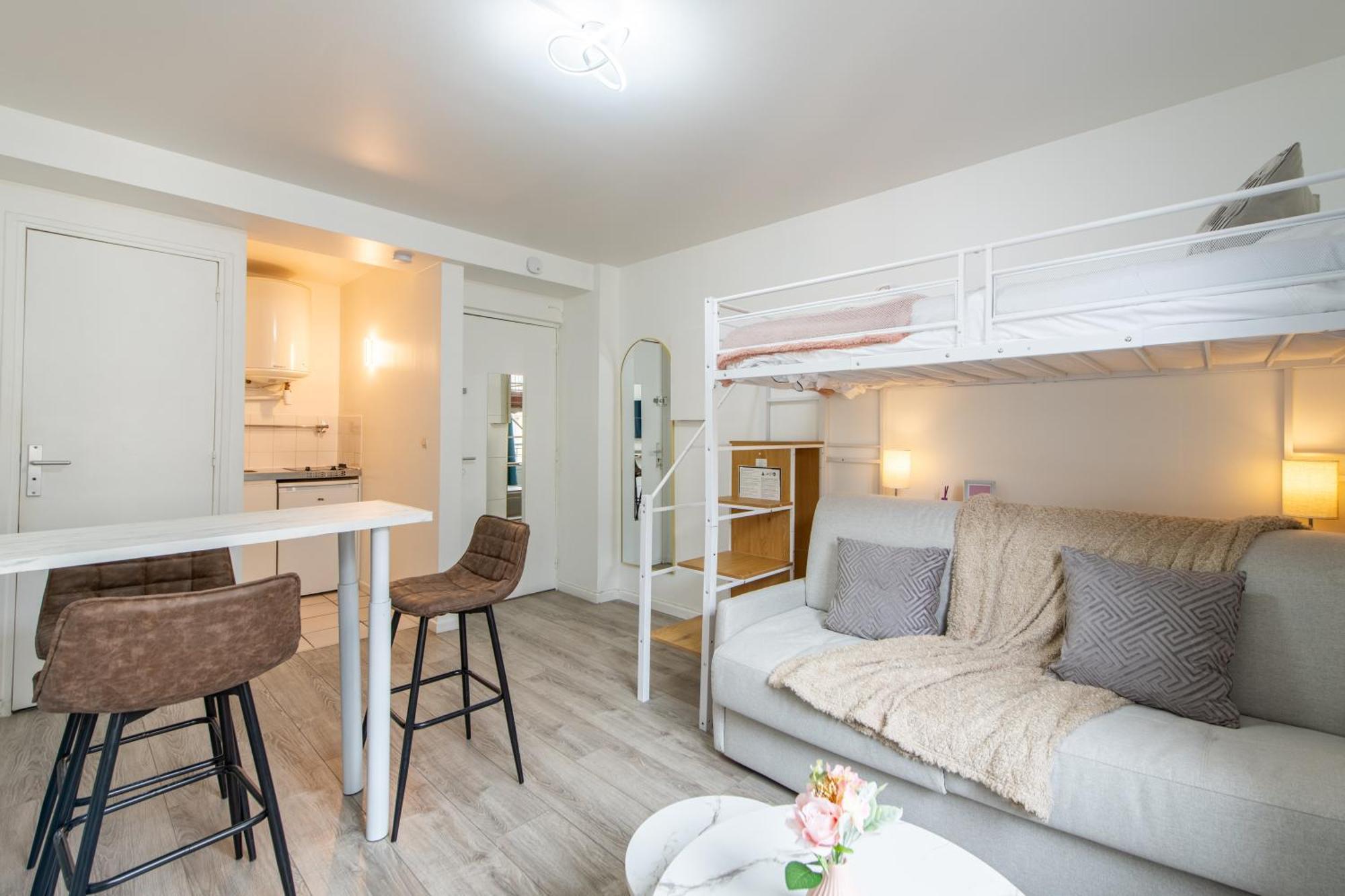 Deal! Modern In Vibrant Area Only 5 Minutes By Walk To Metro - Location Appartement