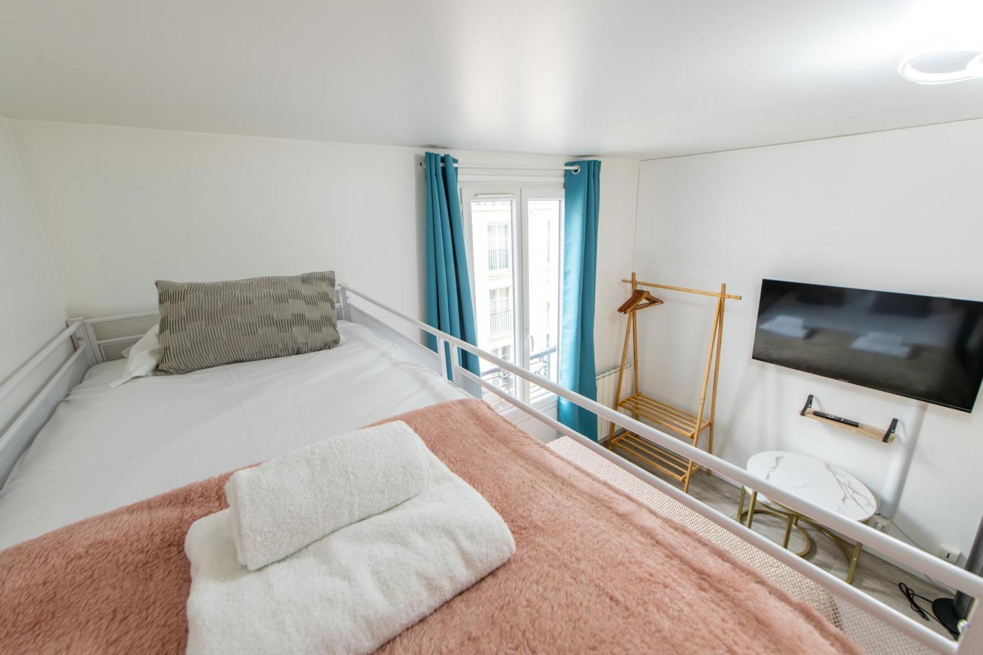 Deal! Modern In Vibrant Area Only 5 Minutes By Walk To Metro - Location Parijs