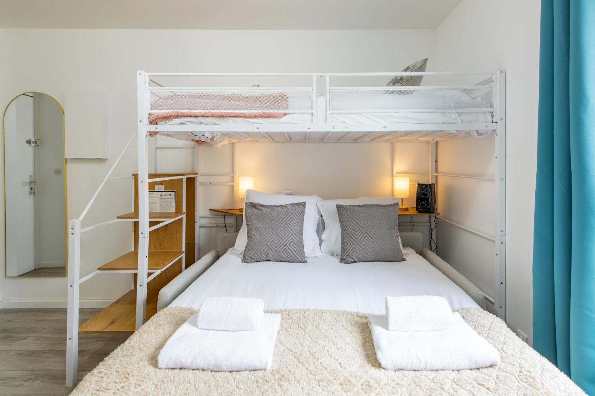Appartement Deal! Modern In Vibrant Area Only 5 Minutes By Walk To Metro - Location *