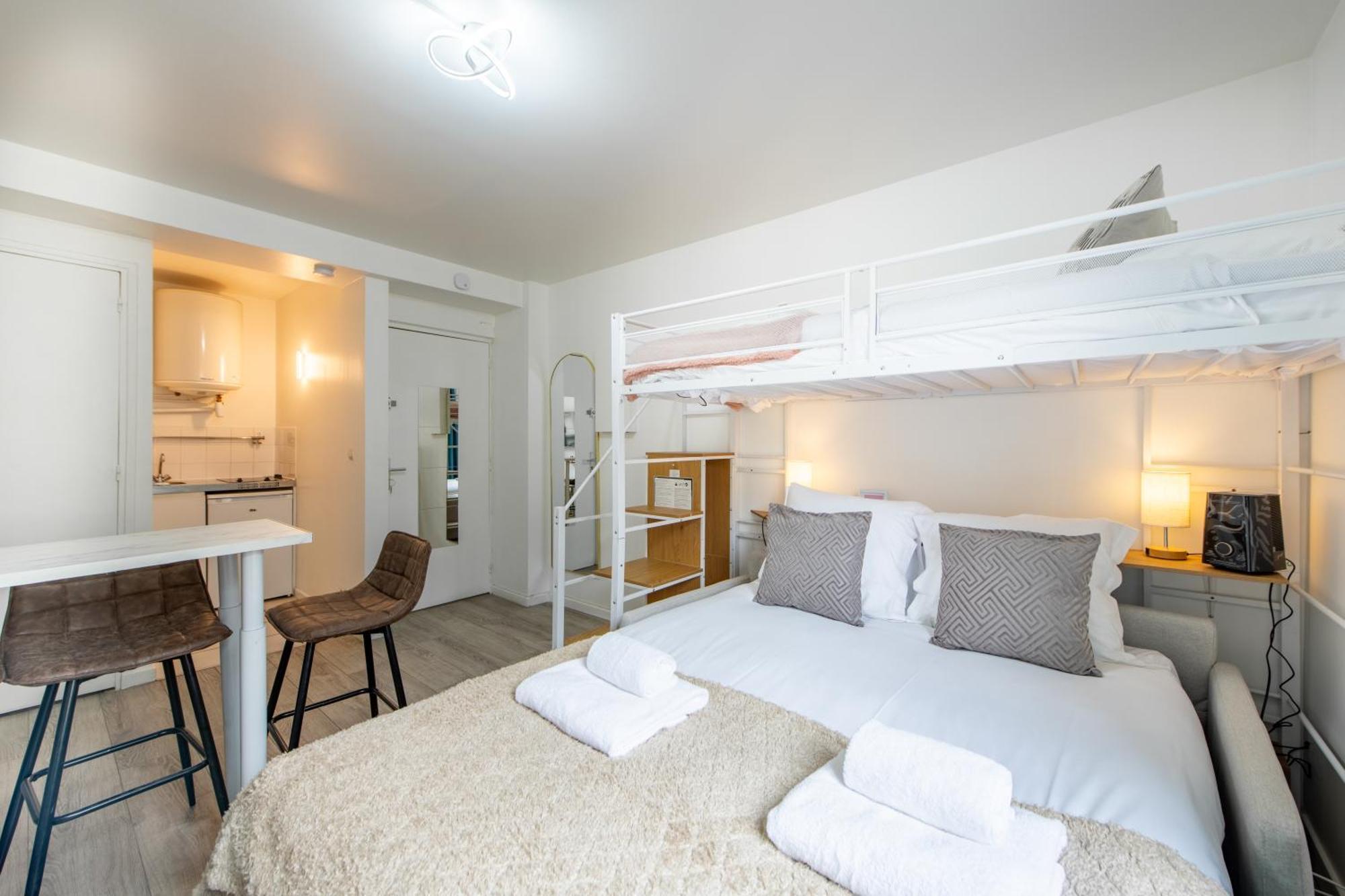 Deal! Modern In Vibrant Area Only 5 Minutes By Walk To Metro - Location Appartement