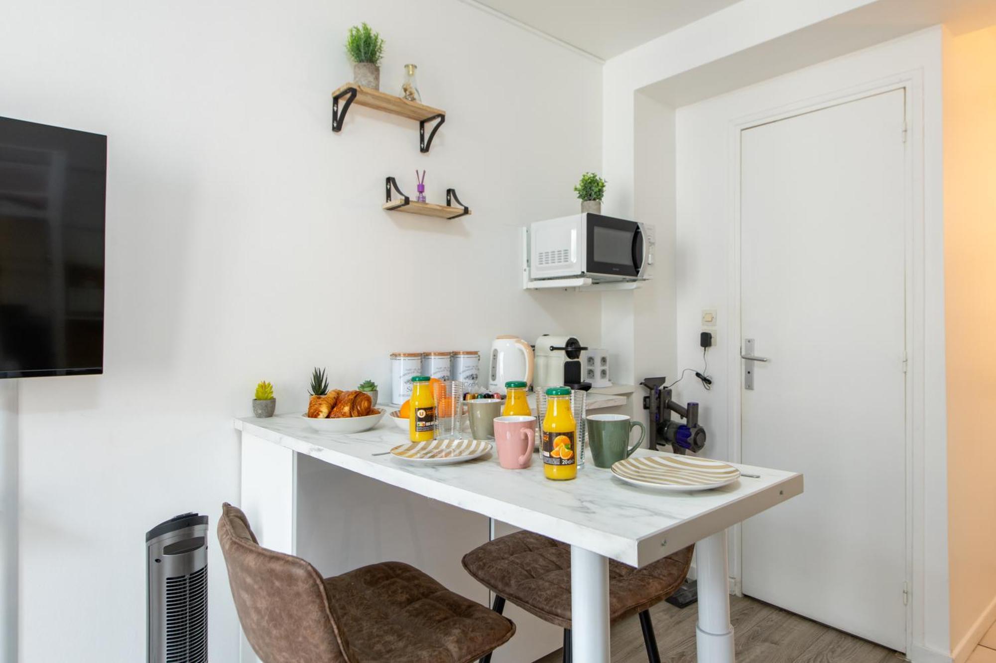 Deal! Modern In Vibrant Area Only 5 Minutes By Walk To Metro - Location Parijs
