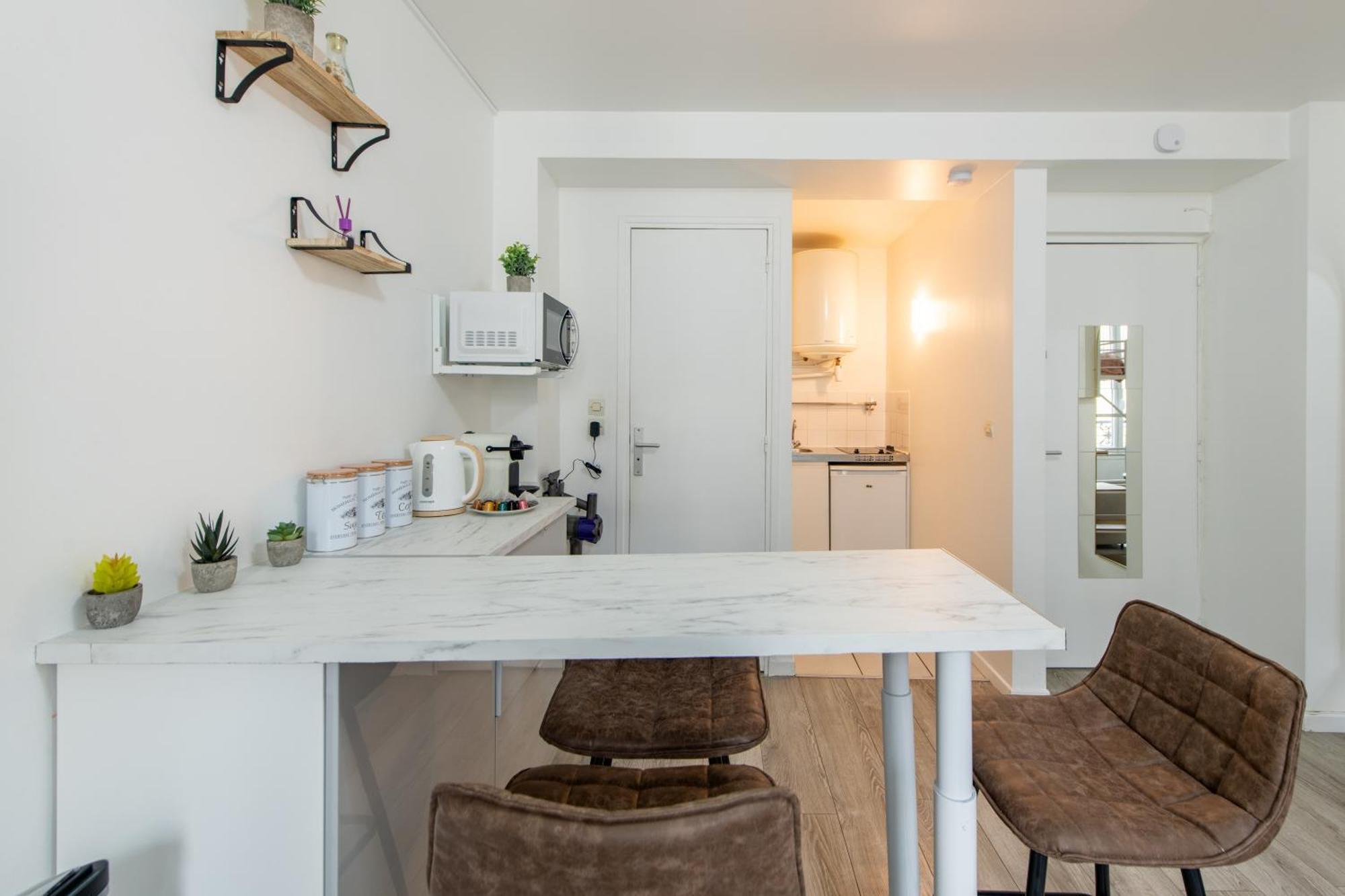 Deal! Modern In Vibrant Area Only 5 Minutes By Walk To Metro - Location Appartement